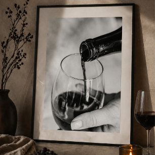 Wein Eingießen Elegantes Glas und Flasche Nahaufna Poster