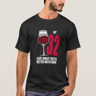 Wein im Alter von 32 Jahren wird nur zu einem bess T-Shirt
