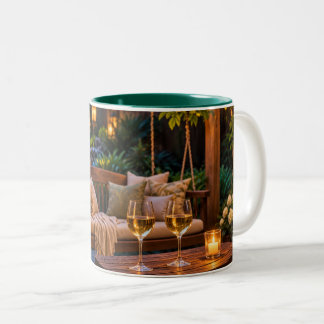 Wein im Garten der Dämmerung Zweifarbige Tasse