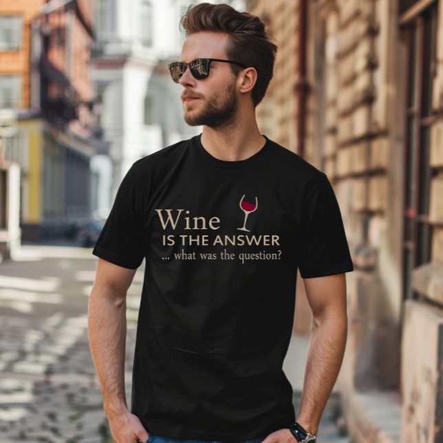 Wein ist die Antwort auf ein lustiges Weinangebot T-Shirt (Von Creator hochgeladen)