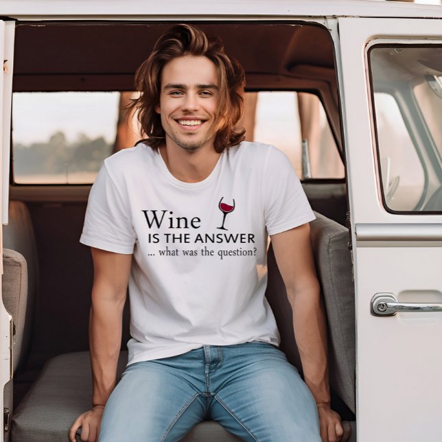 Wein ist die Antwort auf ein lustiges Weinangebot T-Shirt (Von Creator hochgeladen)