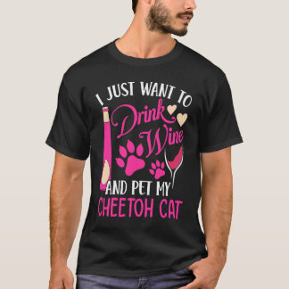 Wein trinken und meine Cheetoh-Katze streicheln K T-Shirt