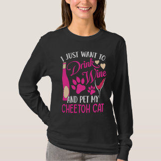Wein trinken und meine Cheetoh-Katze streicheln K T-Shirt