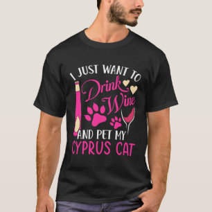 Wein trinken und meine Zypern-Katze streicheln Ka T-Shirt