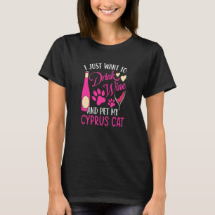 Wein trinken und meine Zypern-Katze streicheln Kat T-Shirt
