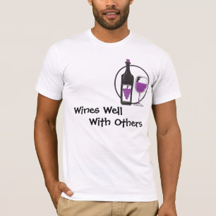Weine mit anderen T-Shirt