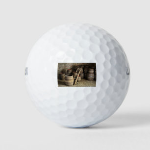 Weinfässer im Keller Golfball