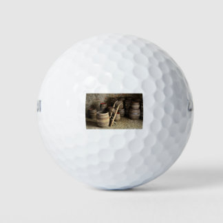 Weinfässer im Keller Golfball