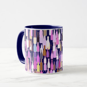Weinflaschen, mehrfarbig, dunkelblauer Hintergrund Tasse