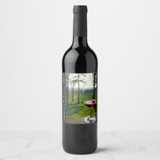 Weinglas und Weinbaugebiete Weinetikett