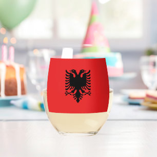Weinglas unter der Flagge Albaniens Ohne Stiel