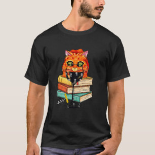 Weinkatzen und -bücher, die zu Halloween gegessen  T-Shirt