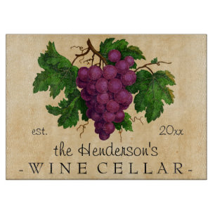 Weinkeller mit Trauben-Vintagem personalisiertem Schneidebrett
