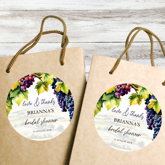 Weinkellerei im Sommer Brautparty gedruckt Runder Aufkleber (Vineyard winery summer bridal shower thank you favor printed sticker grapes wine bridal shower favor)