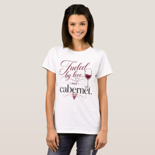 Weinliebhaber-Mama, angetrieben von Liebe und Cabe T-Shirt