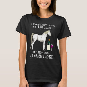 Weintrinken und weißes arabisches Pferdereiten T-Shirt