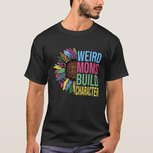 Weird Moms Build Character Sunflower Leopard Mothe T-Shirt (Vorderseite)