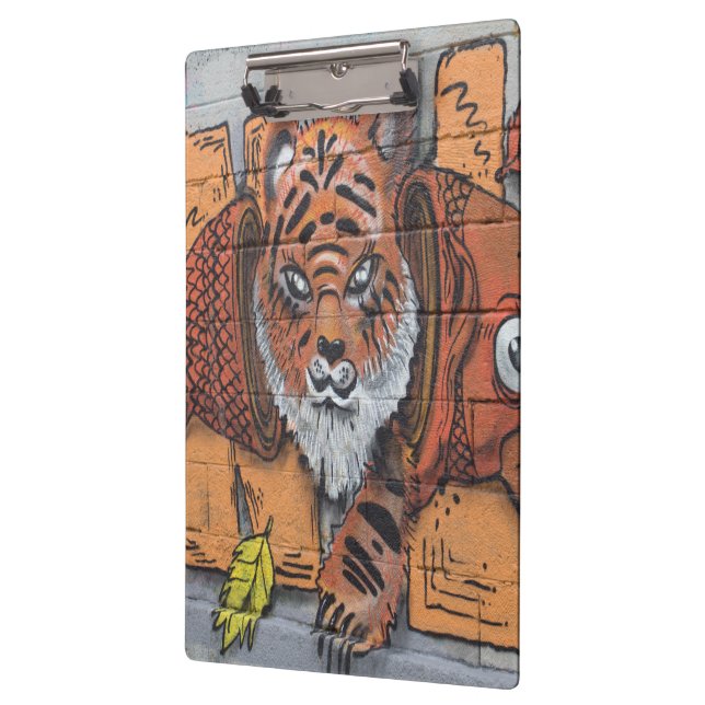 Weird Orange Tiger Fish Graffiti Klemmbrett (Links)