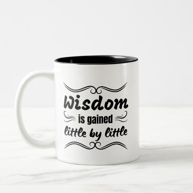 Weisheit ist wenig durch wenig Inspiration gewonne Zweifarbige Tasse (Links)
