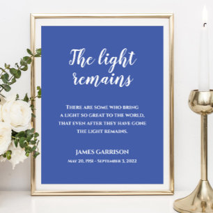 Weiß auf blau Das Licht bleibt Zitatmemorial Poster