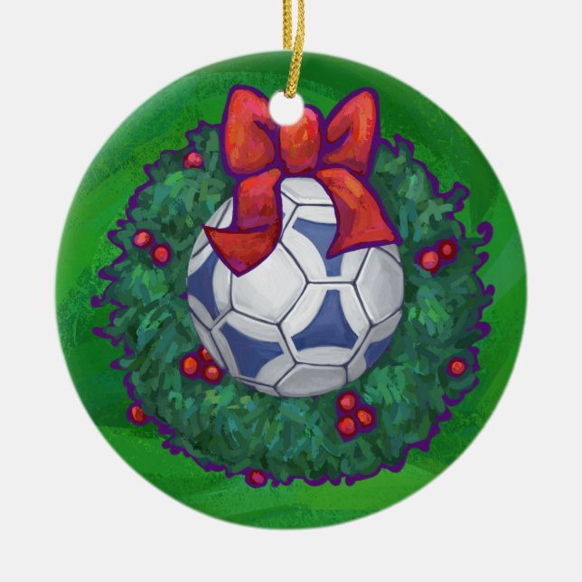 Weiß, blau gefeierter Fußball auf Grün Keramik Ornament (Vorne)