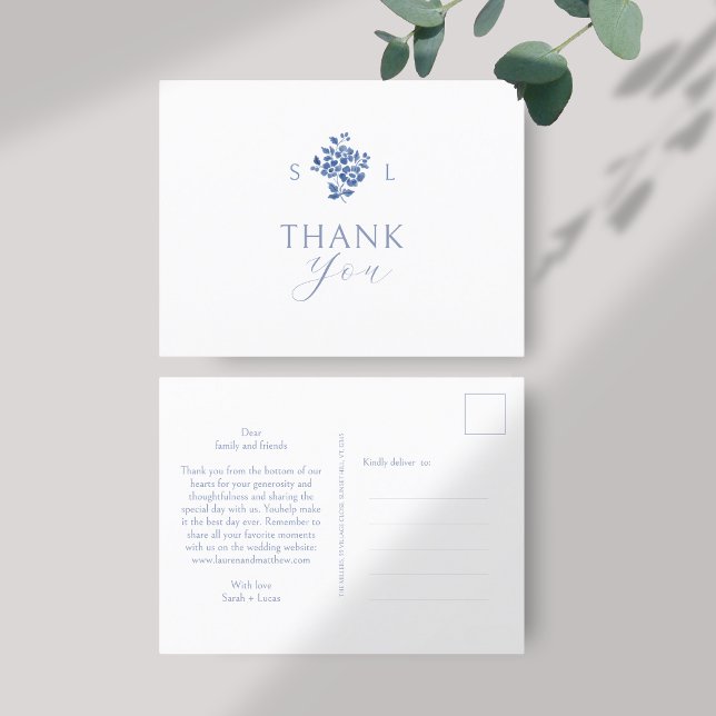 Weiß | Blue Floral Monogram Danke Postcard Postkarte (Von Creator hochgeladen)