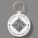 Weiß | Business Custom QR Code Schlüsselanhänger<br><div class="desc">Anpassbarer QR-Code-Schlüsselanhänger mit minimalem weißem Hintergrund. Um einen neuen QR-Code für das Design zu generieren,  fügen Sie Ihre Website URL oder Social Media-Handle in der " Personalize this Template"-Funktion ein.</div>