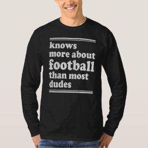 Weiß mehr über Fußball als die meisten Typ T-Shirt