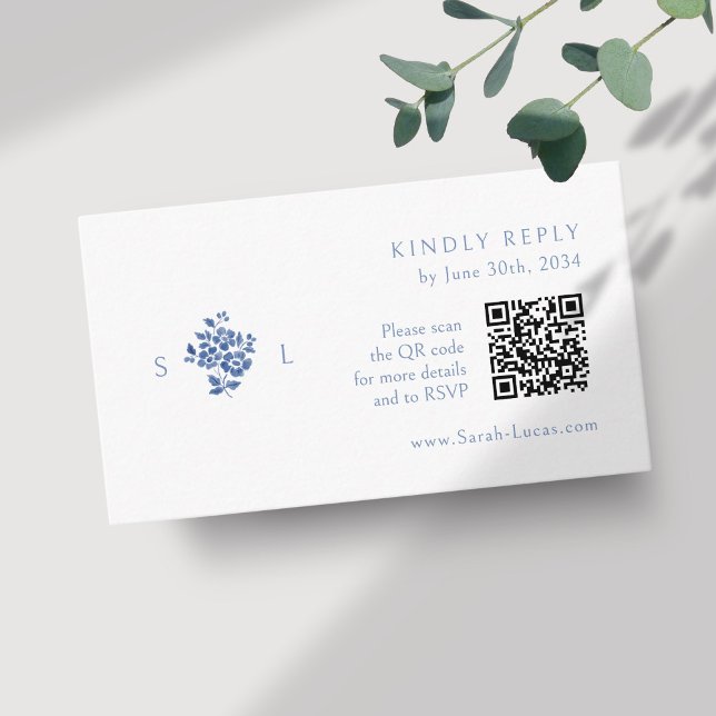Weiß | QR-Code für Floral Monogramm Hochzeitsszena Begleitkarte (Von Creator hochgeladen)