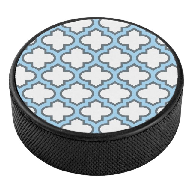 Weiß und Baby Blue Trellis, Gitter, Quatrefolie Eishockey Puck (3/4)