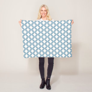 Weiß und Baby Blue Trellis, Gitter, Quatrefolie Fleecedecke