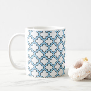 Weiß und Baby Blue Trellis, Gitter, Quatrefolie Kaffeetasse