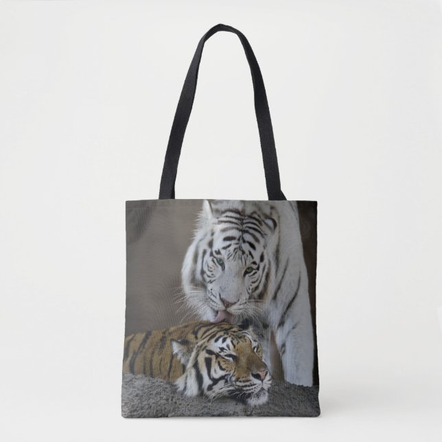 Weiß und Brown-Tiger-Stillstehen (Vorderseite)