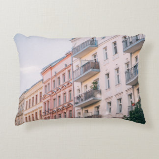 WEISS UND PINK GEBÄUDE DEKOKISSEN