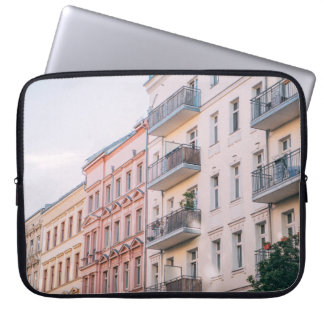 WEISS UND PINK GEBÄUDE LAPTOPSCHUTZHÜLLE