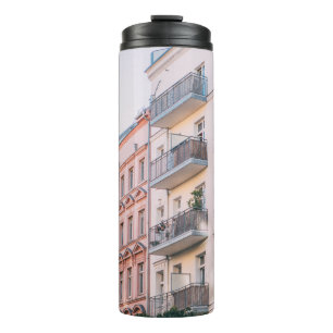 WEISS UND PINK GEBÄUDE THERMOSBECHER