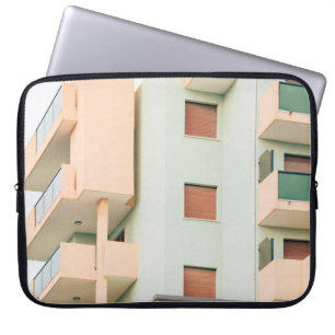 WEISS UND PINK KONKRETES GEBÄUDE LAPTOPSCHUTZHÜLLE