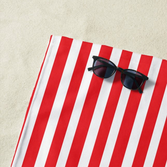 Weiß und rot gestreift strandtuch (Beispiel)