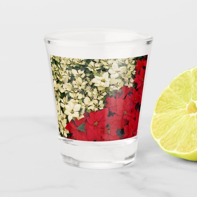 Weiß und rot Poinsettias I Holiday Floral Schnapsglas (Vorderseite)