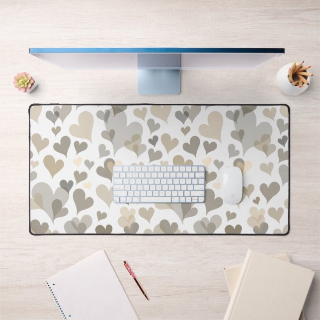 Weiß und Taupe Herz Muster Elegant Girly Niedlich Schreibtischunterlage (Büro 1)