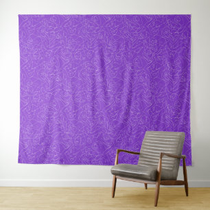 weiße abstrakte geschwungene Linien auf violettem Wandteppich