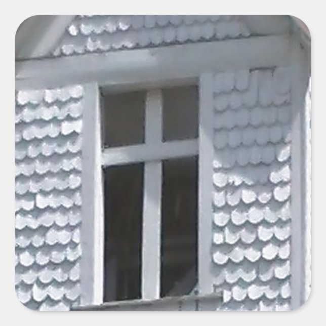 weiße alte Kirche in den Bergen Quadratischer Aufkleber (Vorderseite)