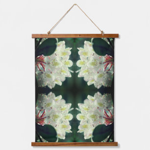 Weiße Azaleenblüte mit Regentropfen Abstract Wandteppich Mit Holzrahmen