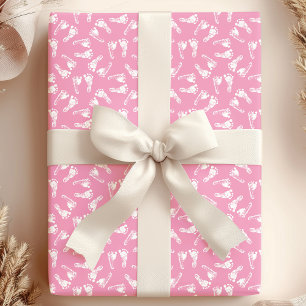 Weiße Babyfüße auf rosa Hintergrund - Babyparty Geschenkpapier