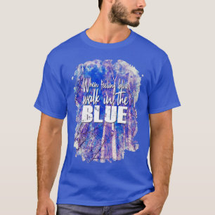 Weiße Bäume heller blauer Himmel im Februar Wasser T-Shirt