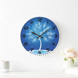 Weiße Bäume im Schnee Große Wanduhr