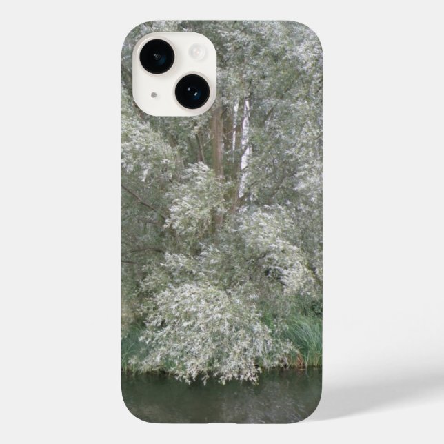 Weiße Bäume und Flusslandschaft Case-Mate iPhone Hülle (Rückseite)