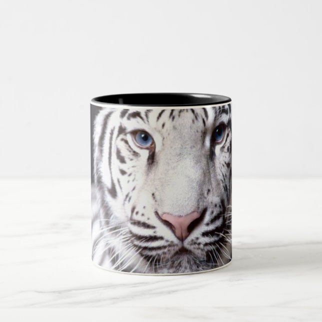 Weiße bengalische Tiger-Fotografie Zweifarbige Tasse (Mittel)