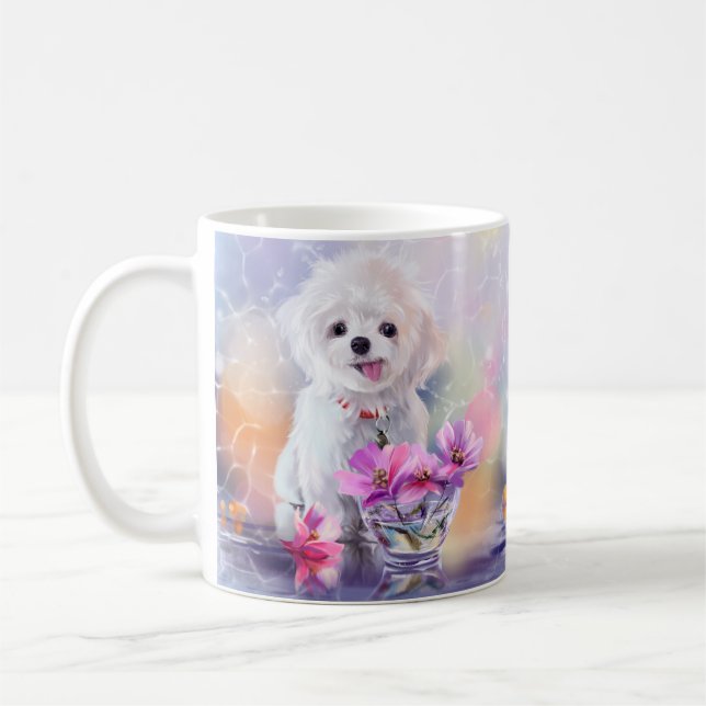 Weiße Bichon-Welpe und Blume in einer Vase Kaffeetasse (Links)