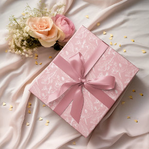 Weiße Blätter mit Blumenmuster auf Pfirsich-Rosa Geschenkpapier
